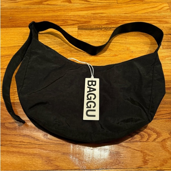 BAGGU Bags Nwt Baggu Crescent Medium Nylon Black Bag Poshmark